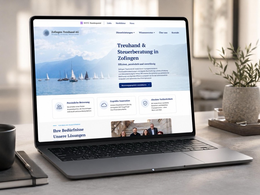Laptop mit Website der Zofingen Treuhand AG auf dem Schreibtisch